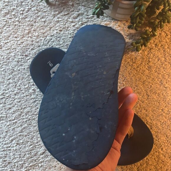 Vineyard Vines Pink and Navy Sandals - Picture 6 of 12